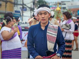 คณะรัฐศาสตร์และสังคมศาสตร์,มหาวิทยาลัยพะเยา,ร่วมโครงการ,“ประเพณีแห่ผ้าห่มพระธาตุจอมทอง”,ครั้งที่,3,โดยความร่วมมือระหว่างคณะศิลปศาสตร์,คณะรัฐศาสตร์และสังคมศาสตร์,และวิทยาลัยการศึกษา,มหาวิทยาลัยพะเยา,ร่วมกับจังหวัดพะเยา,เทศบาลเมืองพะเยา,สำนักงานวัฒนธรรมจังหวัดพะเยา,สํานักงานพระพุทธศาสนาจังหวัดพะเยา,และการท่องเที่ยวแห่งประเทศไทย,สำนักงานเชียงราย