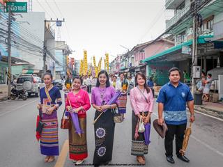 คณะรัฐศาสตร์และสังคมศาสตร์,มหาวิทยาลัยพะเยา,ร่วมโครงการ,“ประเพณีแห่ผ้าห่มพระธาตุจอมทอง”,ครั้งที่,3,โดยความร่วมมือระหว่างคณะศิลปศาสตร์,คณะรัฐศาสตร์และสังคมศาสตร์,และวิทยาลัยการศึกษา,มหาวิทยาลัยพะเยา,ร่วมกับจังหวัดพะเยา,เทศบาลเมืองพะเยา,สำนักงานวัฒนธรรมจังหวัดพะเยา,สํานักงานพระพุทธศาสนาจังหวัดพะเยา,และการท่องเที่ยวแห่งประเทศไทย,สำนักงานเชียงราย