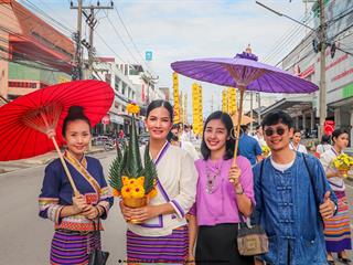 คณะรัฐศาสตร์และสังคมศาสตร์,มหาวิทยาลัยพะเยา,ร่วมโครงการ,“ประเพณีแห่ผ้าห่มพระธาตุจอมทอง”,ครั้งที่,3,โดยความร่วมมือระหว่างคณะศิลปศาสตร์,คณะรัฐศาสตร์และสังคมศาสตร์,และวิทยาลัยการศึกษา,มหาวิทยาลัยพะเยา,ร่วมกับจังหวัดพะเยา,เทศบาลเมืองพะเยา,สำนักงานวัฒนธรรมจังหวัดพะเยา,สํานักงานพระพุทธศาสนาจังหวัดพะเยา,และการท่องเที่ยวแห่งประเทศไทย,สำนักงานเชียงราย