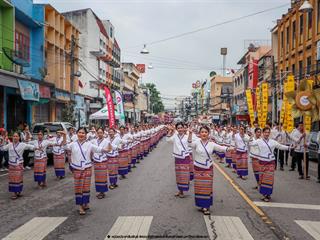 คณะรัฐศาสตร์และสังคมศาสตร์,มหาวิทยาลัยพะเยา,ร่วมโครงการ,“ประเพณีแห่ผ้าห่มพระธาตุจอมทอง”,ครั้งที่,3,โดยความร่วมมือระหว่างคณะศิลปศาสตร์,คณะรัฐศาสตร์และสังคมศาสตร์,และวิทยาลัยการศึกษา,มหาวิทยาลัยพะเยา,ร่วมกับจังหวัดพะเยา,เทศบาลเมืองพะเยา,สำนักงานวัฒนธรรมจังหวัดพะเยา,สํานักงานพระพุทธศาสนาจังหวัดพะเยา,และการท่องเที่ยวแห่งประเทศไทย,สำนักงานเชียงราย
