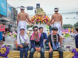 คณะรัฐศาสตร์และสังคมศาสตร์,มหาวิทยาลัยพะเยา,ร่วมโครงการ,“ประเพณีแห่ผ้าห่มพระธาตุจอมทอง”,ครั้งที่,3,โดยความร่วมมือระหว่างคณะศิลปศาสตร์,คณะรัฐศาสตร์และสังคมศาสตร์,และวิทยาลัยการศึกษา,มหาวิทยาลัยพะเยา,ร่วมกับจังหวัดพะเยา,เทศบาลเมืองพะเยา,สำนักงานวัฒนธรรมจังหวัดพะเยา,สํานักงานพระพุทธศาสนาจังหวัดพะเยา,และการท่องเที่ยวแห่งประเทศไทย,สำนักงานเชียงราย