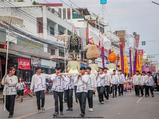 คณะรัฐศาสตร์และสังคมศาสตร์,มหาวิทยาลัยพะเยา,ร่วมโครงการ,“ประเพณีแห่ผ้าห่มพระธาตุจอมทอง”,ครั้งที่,3,โดยความร่วมมือระหว่างคณะศิลปศาสตร์,คณะรัฐศาสตร์และสังคมศาสตร์,และวิทยาลัยการศึกษา,มหาวิทยาลัยพะเยา,ร่วมกับจังหวัดพะเยา,เทศบาลเมืองพะเยา,สำนักงานวัฒนธรรมจังหวัดพะเยา,สํานักงานพระพุทธศาสนาจังหวัดพะเยา,และการท่องเที่ยวแห่งประเทศไทย,สำนักงานเชียงราย