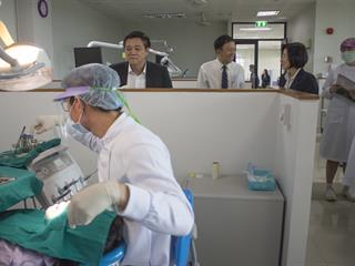 คณะทันตแพทยศาสตร์ต้อนรับคณะอนุกรรมการตรวจประเมินหลักสูตรทันตแพทยศาสตร์บัณฑิต,(หลักสูตรใหม่),พ.ศ.,2556