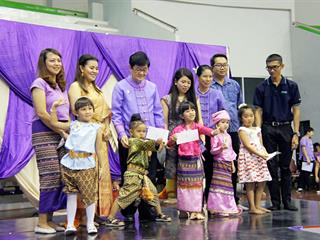 คณะวิทยาศาสตร์การแพทย์จัดงานรดน้ำดำหัว,ร่วมสวมชุดไทยและชุดพื้นเมือง,สืบสานประเพณีอันดีงาม