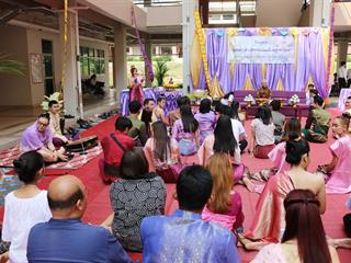 คณะวิทยาศาสตร์การแพทย์จัดงานรดน้ำดำหัว,ร่วมสวมชุดไทยและชุดพื้นเมือง,สืบสานประเพณีอันดีงาม