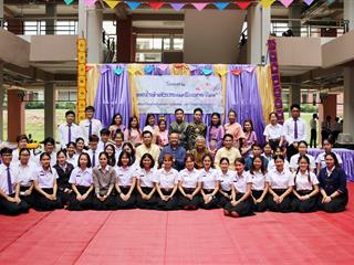 คณะวิทยาศาสตร์การแพทย์จัดงานรดน้ำดำหัว,ร่วมสวมชุดไทยและชุดพื้นเมือง,สืบสานประเพณีอันดีงาม