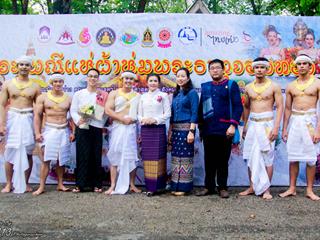 คณะศิลปศาสตร์,คณะรัฐศาสตร์และสังคมศาสตร์และวิทยาลัยการศึกษา,มหาวิทยาลัยพะเยา,ร่วมกับ,5,หน่วยงาน,และกว่า,14,ชุมชน,จัดประเพณีสืบสานวัฒนธรรมอันดีงามของจังหวัดพะเยา,“ประเพณีแห่ผ้าห่มพระธาตุจอมทอง”