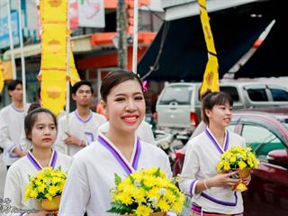 คณะศิลปศาสตร์,คณะรัฐศาสตร์และสังคมศาสตร์และวิทยาลัยการศึกษา,มหาวิทยาลัยพะเยา,ร่วมกับ,5,หน่วยงาน,และกว่า,14,ชุมชน,จัดประเพณีสืบสานวัฒนธรรมอันดีงามของจังหวัดพะเยา,“ประเพณีแห่ผ้าห่มพระธาตุจอมทอง”