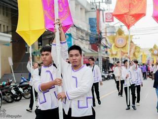 คณะศิลปศาสตร์,คณะรัฐศาสตร์และสังคมศาสตร์และวิทยาลัยการศึกษา,มหาวิทยาลัยพะเยา,ร่วมกับ,5,หน่วยงาน,และกว่า,14,ชุมชน,จัดประเพณีสืบสานวัฒนธรรมอันดีงามของจังหวัดพะเยา,“ประเพณีแห่ผ้าห่มพระธาตุจอมทอง”