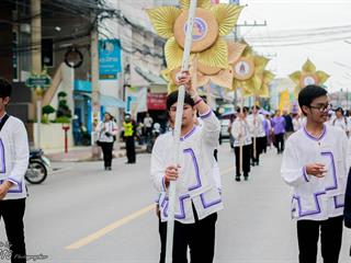 คณะศิลปศาสตร์,คณะรัฐศาสตร์และสังคมศาสตร์และวิทยาลัยการศึกษา,มหาวิทยาลัยพะเยา,ร่วมกับ,5,หน่วยงาน,และกว่า,14,ชุมชน,จัดประเพณีสืบสานวัฒนธรรมอันดีงามของจังหวัดพะเยา,“ประเพณีแห่ผ้าห่มพระธาตุจอมทอง”