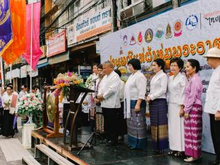 คณะศิลปศาสตร์,คณะรัฐศาสตร์และสังคมศาสตร์และวิทยาลัยการศึกษา,มหาวิทยาลัยพะเยา,ร่วมกับ,5,หน่วยงาน,และกว่า,14,ชุมชน,จัดประเพณีสืบสานวัฒนธรรมอันดีงามของจังหวัดพะเยา,“ประเพณีแห่ผ้าห่มพระธาตุจอมทอง”