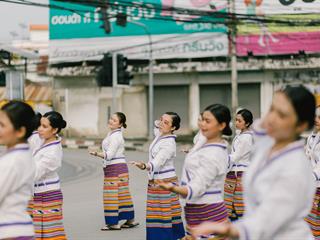คณะศิลปศาสตร์,คณะรัฐศาสตร์และสังคมศาสตร์และวิทยาลัยการศึกษา,มหาวิทยาลัยพะเยา,ร่วมกับ,5,หน่วยงาน,และกว่า,14,ชุมชน,จัดประเพณีสืบสานวัฒนธรรมอันดีงามของจังหวัดพะเยา,“ประเพณีแห่ผ้าห่มพระธาตุจอมทอง”