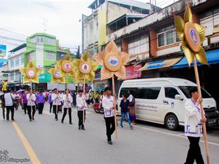 คณะศิลปศาสตร์,คณะรัฐศาสตร์และสังคมศาสตร์และวิทยาลัยการศึกษา,มหาวิทยาลัยพะเยา,ร่วมกับ,5,หน่วยงาน,และกว่า,14,ชุมชน,จัดประเพณีสืบสานวัฒนธรรมอันดีงามของจังหวัดพะเยา,“ประเพณีแห่ผ้าห่มพระธาตุจอมทอง”