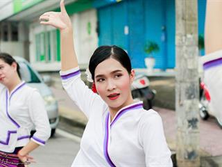 คณะศิลปศาสตร์,คณะรัฐศาสตร์และสังคมศาสตร์และวิทยาลัยการศึกษา,มหาวิทยาลัยพะเยา,ร่วมกับ,5,หน่วยงาน,และกว่า,14,ชุมชน,จัดประเพณีสืบสานวัฒนธรรมอันดีงามของจังหวัดพะเยา,“ประเพณีแห่ผ้าห่มพระธาตุจอมทอง”