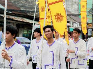 คณะศิลปศาสตร์,คณะรัฐศาสตร์และสังคมศาสตร์และวิทยาลัยการศึกษา,มหาวิทยาลัยพะเยา,ร่วมกับ,5,หน่วยงาน,และกว่า,14,ชุมชน,จัดประเพณีสืบสานวัฒนธรรมอันดีงามของจังหวัดพะเยา,“ประเพณีแห่ผ้าห่มพระธาตุจอมทอง”