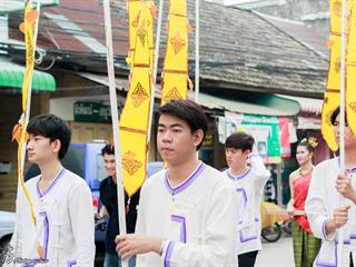 คณะศิลปศาสตร์,คณะรัฐศาสตร์และสังคมศาสตร์และวิทยาลัยการศึกษา,มหาวิทยาลัยพะเยา,ร่วมกับ,5,หน่วยงาน,และกว่า,14,ชุมชน,จัดประเพณีสืบสานวัฒนธรรมอันดีงามของจังหวัดพะเยา,“ประเพณีแห่ผ้าห่มพระธาตุจอมทอง”