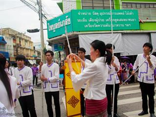 คณะศิลปศาสตร์,คณะรัฐศาสตร์และสังคมศาสตร์และวิทยาลัยการศึกษา,มหาวิทยาลัยพะเยา,ร่วมกับ,5,หน่วยงาน,และกว่า,14,ชุมชน,จัดประเพณีสืบสานวัฒนธรรมอันดีงามของจังหวัดพะเยา,“ประเพณีแห่ผ้าห่มพระธาตุจอมทอง”