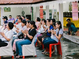 คณะศิลปศาสตร์,คณะรัฐศาสตร์และสังคมศาสตร์และวิทยาลัยการศึกษา,มหาวิทยาลัยพะเยา,ร่วมกับ,5,หน่วยงาน,และกว่า,14,ชุมชน,จัดประเพณีสืบสานวัฒนธรรมอันดีงามของจังหวัดพะเยา,“ประเพณีแห่ผ้าห่มพระธาตุจอมทอง”