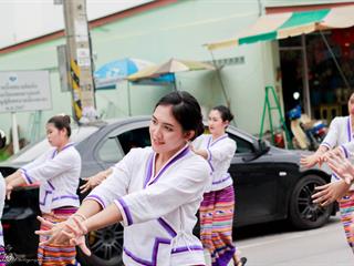 คณะศิลปศาสตร์,คณะรัฐศาสตร์และสังคมศาสตร์และวิทยาลัยการศึกษา,มหาวิทยาลัยพะเยา,ร่วมกับ,5,หน่วยงาน,และกว่า,14,ชุมชน,จัดประเพณีสืบสานวัฒนธรรมอันดีงามของจังหวัดพะเยา,“ประเพณีแห่ผ้าห่มพระธาตุจอมทอง”