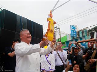 คณะศิลปศาสตร์,คณะรัฐศาสตร์และสังคมศาสตร์และวิทยาลัยการศึกษา,มหาวิทยาลัยพะเยา,ร่วมกับ,5,หน่วยงาน,และกว่า,14,ชุมชน,จัดประเพณีสืบสานวัฒนธรรมอันดีงามของจังหวัดพะเยา,“ประเพณีแห่ผ้าห่มพระธาตุจอมทอง”