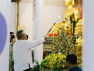 คณะศิลปศาสตร์,คณะรัฐศาสตร์และสังคมศาสตร์และวิทยาลัยการศึกษา,มหาวิทยาลัยพะเยา,ร่วมกับ,5,หน่วยงาน,และกว่า,14,ชุมชน,จัดประเพณีสืบสานวัฒนธรรมอันดีงามของจังหวัดพะเยา,“ประเพณีแห่ผ้าห่มพระธาตุจอมทอง”