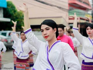 คณะศิลปศาสตร์,คณะรัฐศาสตร์และสังคมศาสตร์และวิทยาลัยการศึกษา,มหาวิทยาลัยพะเยา,ร่วมกับ,5,หน่วยงาน,และกว่า,14,ชุมชน,จัดประเพณีสืบสานวัฒนธรรมอันดีงามของจังหวัดพะเยา,“ประเพณีแห่ผ้าห่มพระธาตุจอมทอง”