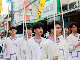 คณะศิลปศาสตร์,คณะรัฐศาสตร์และสังคมศาสตร์และวิทยาลัยการศึกษา,มหาวิทยาลัยพะเยา,ร่วมกับ,5,หน่วยงาน,และกว่า,14,ชุมชน,จัดประเพณีสืบสานวัฒนธรรมอันดีงามของจังหวัดพะเยา,“ประเพณีแห่ผ้าห่มพระธาตุจอมทอง”
