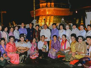 คณะศิลปศาสตร์,คณะรัฐศาสตร์และสังคมศาสตร์และวิทยาลัยการศึกษา,มหาวิทยาลัยพะเยา,ร่วมกับ,5,หน่วยงาน,และกว่า,14,ชุมชน,จัดประเพณีสืบสานวัฒนธรรมอันดีงามของจังหวัดพะเยา,“ประเพณีแห่ผ้าห่มพระธาตุจอมทอง”