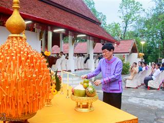 คณะศิลปศาสตร์,คณะรัฐศาสตร์และสังคมศาสตร์และวิทยาลัยการศึกษา,มหาวิทยาลัยพะเยา,ร่วมกับ,5,หน่วยงาน,และกว่า,14,ชุมชน,จัดประเพณีสืบสานวัฒนธรรมอันดีงามของจังหวัดพะเยา,“ประเพณีแห่ผ้าห่มพระธาตุจอมทอง”