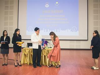 บุคลากรสายวิชาการและสนับสนุน,พร้อมด้วยนิสิตคณะศิลปศาสตร์,เข้าร่วมปฐมนิเทศโครงการพัฒนาภาษาอังกฤษสำหรับนิสิต,บุคลากรสายวิชาการและสายสนับสนุน,มหาวิทยาลัยพะเยา,ประจำปี,2561