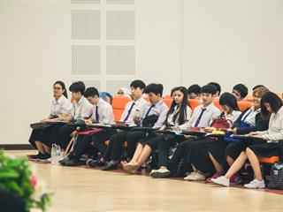 บุคลากรสายวิชาการและสนับสนุน,พร้อมด้วยนิสิตคณะศิลปศาสตร์,เข้าร่วมปฐมนิเทศโครงการพัฒนาภาษาอังกฤษสำหรับนิสิต,บุคลากรสายวิชาการและสายสนับสนุน,มหาวิทยาลัยพะเยา,ประจำปี,2561