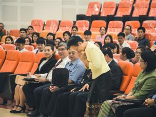 บุคลากรสายวิชาการและสนับสนุน,พร้อมด้วยนิสิตคณะศิลปศาสตร์,เข้าร่วมปฐมนิเทศโครงการพัฒนาภาษาอังกฤษสำหรับนิสิต,บุคลากรสายวิชาการและสายสนับสนุน,มหาวิทยาลัยพะเยา,ประจำปี,2561