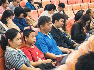 บุคลากรสายวิชาการและสนับสนุน,พร้อมด้วยนิสิตคณะศิลปศาสตร์,เข้าร่วมปฐมนิเทศโครงการพัฒนาภาษาอังกฤษสำหรับนิสิต,บุคลากรสายวิชาการและสายสนับสนุน,มหาวิทยาลัยพะเยา,ประจำปี,2561