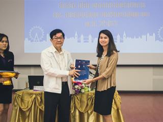 บุคลากรสายวิชาการและสนับสนุน,พร้อมด้วยนิสิตคณะศิลปศาสตร์,เข้าร่วมปฐมนิเทศโครงการพัฒนาภาษาอังกฤษสำหรับนิสิต,บุคลากรสายวิชาการและสายสนับสนุน,มหาวิทยาลัยพะเยา,ประจำปี,2561