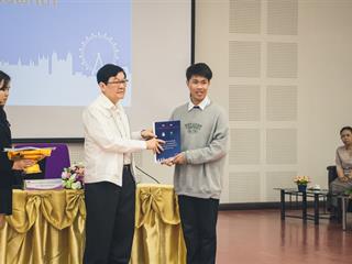 บุคลากรสายวิชาการและสนับสนุน,พร้อมด้วยนิสิตคณะศิลปศาสตร์,เข้าร่วมปฐมนิเทศโครงการพัฒนาภาษาอังกฤษสำหรับนิสิต,บุคลากรสายวิชาการและสายสนับสนุน,มหาวิทยาลัยพะเยา,ประจำปี,2561