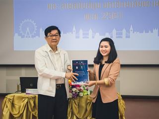 บุคลากรสายวิชาการและสนับสนุน,พร้อมด้วยนิสิตคณะศิลปศาสตร์,เข้าร่วมปฐมนิเทศโครงการพัฒนาภาษาอังกฤษสำหรับนิสิต,บุคลากรสายวิชาการและสายสนับสนุน,มหาวิทยาลัยพะเยา,ประจำปี,2561