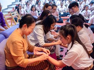 พิธีปลดป้ายพร้อมประดับรุ่นนิสิตปี,1,“ปรเมศร์คเชนทรา”,คณะศิลปศาสตร์,มหาวิทยาลัยพะเยา