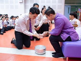 พิธีปลดป้ายพร้อมประดับรุ่นนิสิตปี,1,“ปรเมศร์คเชนทรา”,คณะศิลปศาสตร์,มหาวิทยาลัยพะเยา