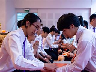 พิธีปลดป้ายพร้อมประดับรุ่นนิสิตปี,1,“ปรเมศร์คเชนทรา”,คณะศิลปศาสตร์,มหาวิทยาลัยพะเยา