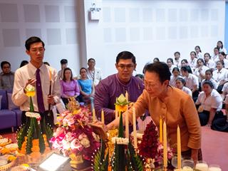 พิธีปลดป้ายพร้อมประดับรุ่นนิสิตปี,1,“ปรเมศร์คเชนทรา”,คณะศิลปศาสตร์,มหาวิทยาลัยพะเยา
