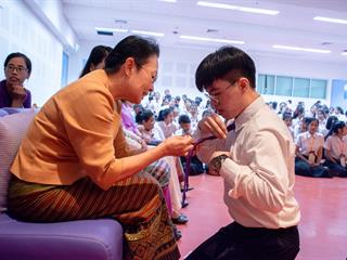 พิธีปลดป้ายพร้อมประดับรุ่นนิสิตปี,1,“ปรเมศร์คเชนทรา”,คณะศิลปศาสตร์,มหาวิทยาลัยพะเยา