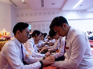 พิธีปลดป้ายพร้อมประดับรุ่นนิสิตปี,1,“ปรเมศร์คเชนทรา”,คณะศิลปศาสตร์,มหาวิทยาลัยพะเยา