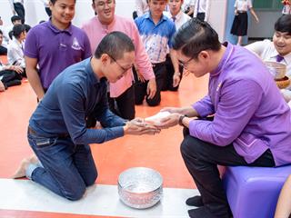 พิธีปลดป้ายพร้อมประดับรุ่นนิสิตปี,1,“ปรเมศร์คเชนทรา”,คณะศิลปศาสตร์,มหาวิทยาลัยพะเยา