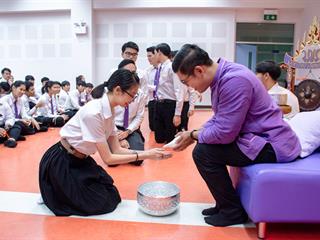 พิธีปลดป้ายพร้อมประดับรุ่นนิสิตปี,1,“ปรเมศร์คเชนทรา”,คณะศิลปศาสตร์,มหาวิทยาลัยพะเยา