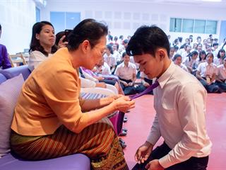 พิธีปลดป้ายพร้อมประดับรุ่นนิสิตปี,1,“ปรเมศร์คเชนทรา”,คณะศิลปศาสตร์,มหาวิทยาลัยพะเยา