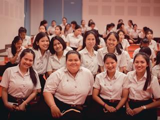 พิธีปลดป้ายพร้อมประดับรุ่นนิสิตปี,1,“ปรเมศร์คเชนทรา”,คณะศิลปศาสตร์,มหาวิทยาลัยพะเยา