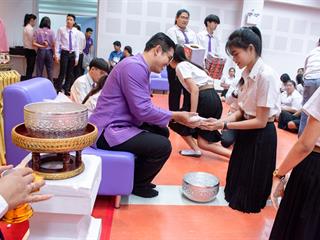 พิธีปลดป้ายพร้อมประดับรุ่นนิสิตปี,1,“ปรเมศร์คเชนทรา”,คณะศิลปศาสตร์,มหาวิทยาลัยพะเยา