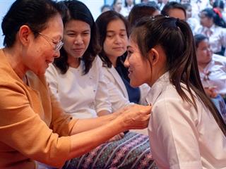 พิธีปลดป้ายพร้อมประดับรุ่นนิสิตปี,1,“ปรเมศร์คเชนทรา”,คณะศิลปศาสตร์,มหาวิทยาลัยพะเยา