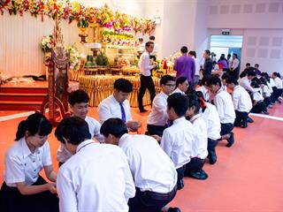 พิธีปลดป้ายพร้อมประดับรุ่นนิสิตปี,1,“ปรเมศร์คเชนทรา”,คณะศิลปศาสตร์,มหาวิทยาลัยพะเยา