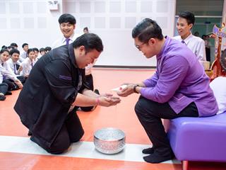 พิธีปลดป้ายพร้อมประดับรุ่นนิสิตปี,1,“ปรเมศร์คเชนทรา”,คณะศิลปศาสตร์,มหาวิทยาลัยพะเยา